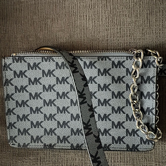 Michael Kors Belt Bag - Picture 4 of 5